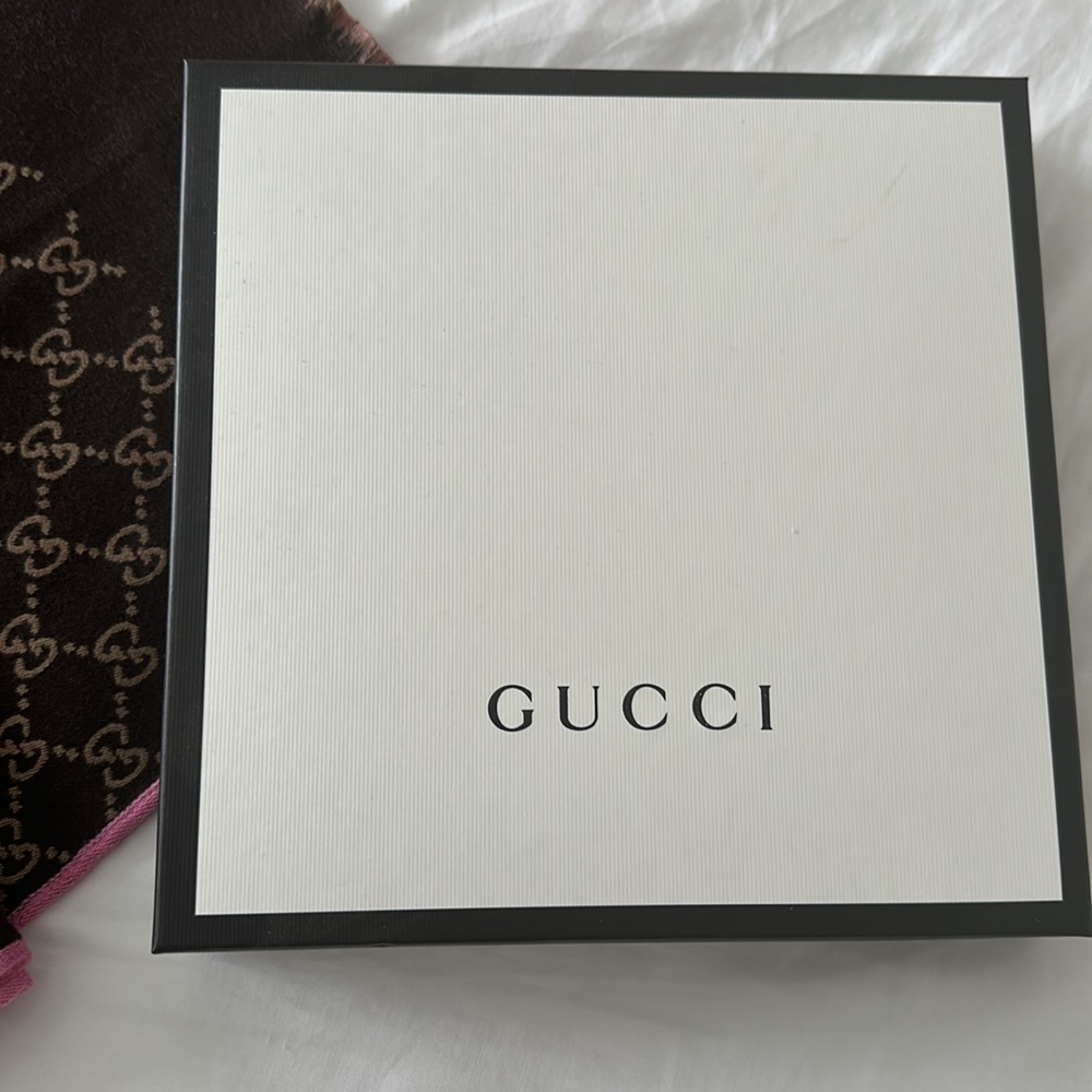 100% Authentic Gucci Scarf - Picture 4 of 5